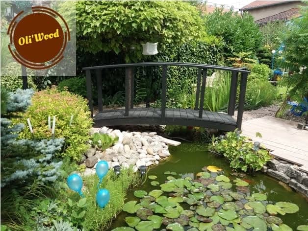Pont de jardin en bois