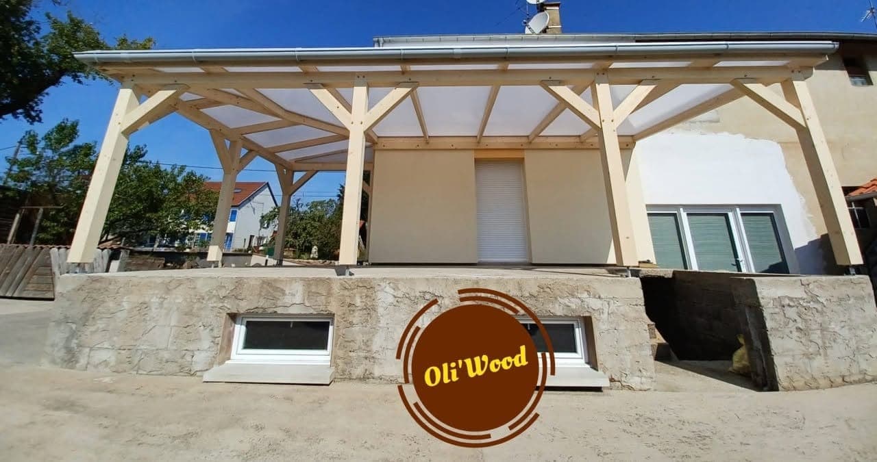 Pergola avec charpente apparente