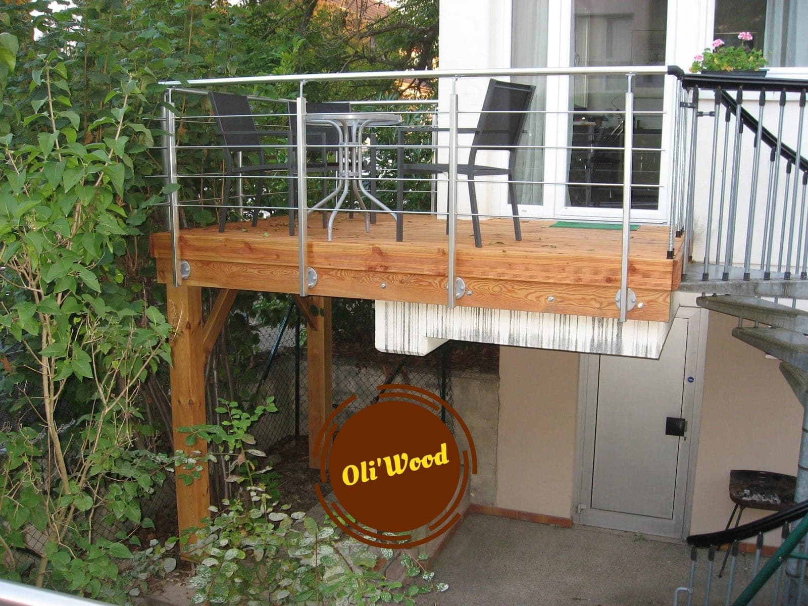 Terrasse surélevée avec garde-corps inox